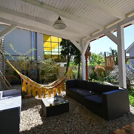 Ravehousedunapartdunakanyar 度假居 *