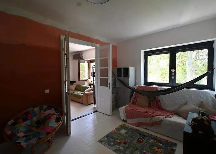 Ravehousedunapartdunakanyar