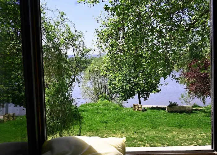 Ravehousedunapartdunakanyar 度假居 Szob