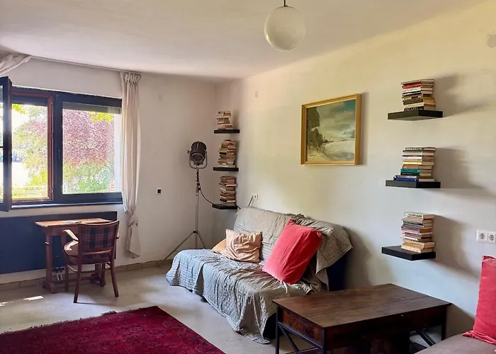 Ravehousedunapartdunakanyar 度假居 *