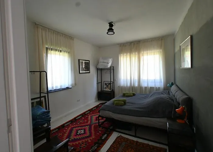 Ravehousedunapartdunakanyar *