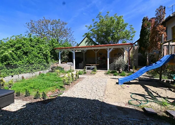 Ravehousedunapartdunakanyar 度假居 *